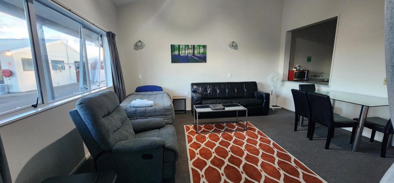 ماسترتون Acorn Estate Motel المظهر الخارجي الصورة